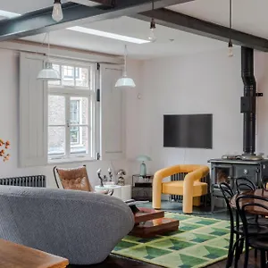 https://whole-converted-warehouse-in-true-slice-of-london.brighton-hotels-england.com
